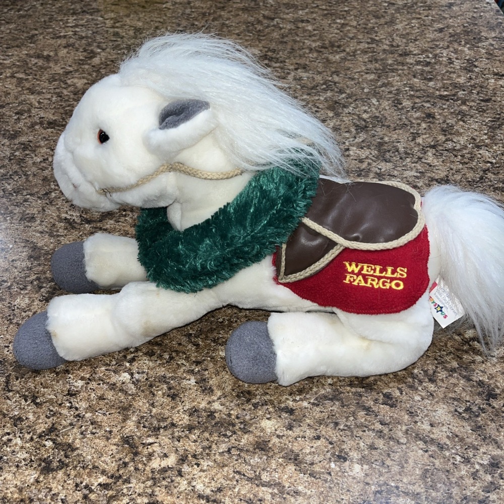 Toys R Us Horse Plush Wells Fargo Legendary Christmas Wreath White 2003 16" - Picture 5 of 13